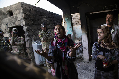 イラク兵の拷問捉えた写真に仏報道賞、倫理的ジレンマを問う