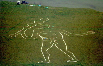 英少年、両親の家の屋根に巨大な「男根像」描く 古代のシンボルに刺激受け