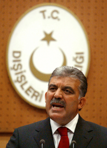 トルコ与党AKP、大統領候補に再びギュル氏を擁立