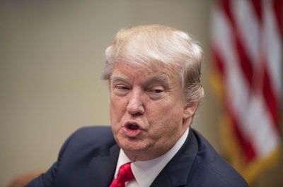 空港混乱「デモのせい」 トランプ大統領、入国禁止令の批判に反論