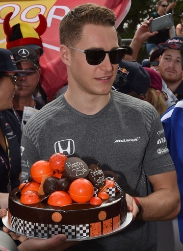 バンドーンが25歳に、豪GP決勝前に誕生日ケーキをプレゼントされる
