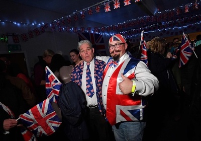 ブレグジット賛成派の町、花火と国歌で離脱祝う 英モーリー