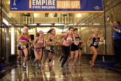 高さ320メートルを駆け上がれ、NYエンパイアステートビルでレース