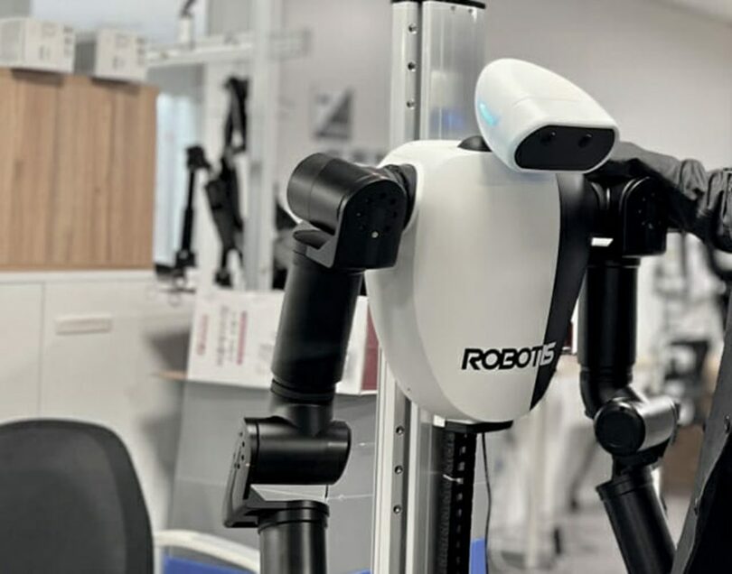 ROBOTISのセミヒューマノイド「AIウォーカー」(c)KOREA WAVE