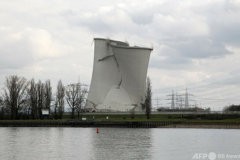 独原発の冷却塔を爆破解体 福島事故受け閉鎖