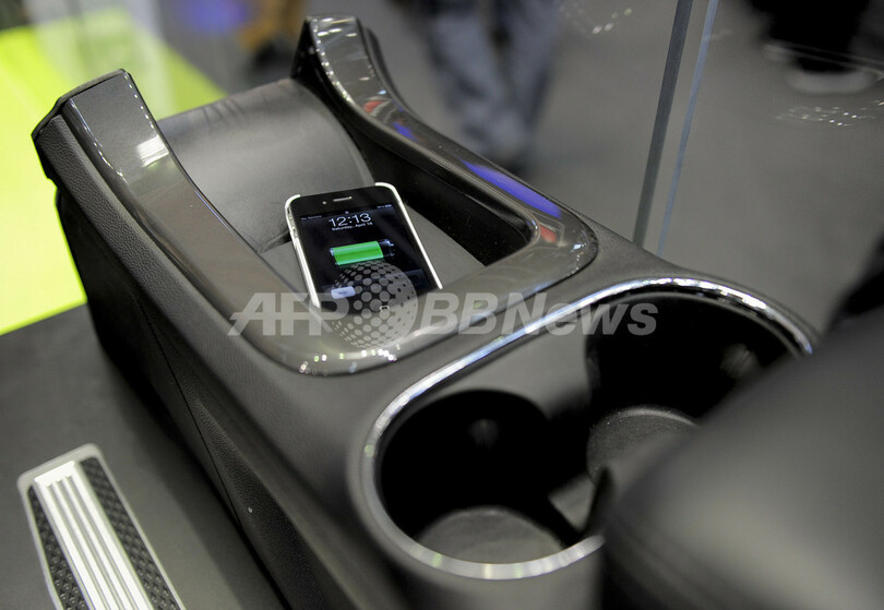 スマホの電池切れ、もう心配無用！水さえあればOKな充電器登場