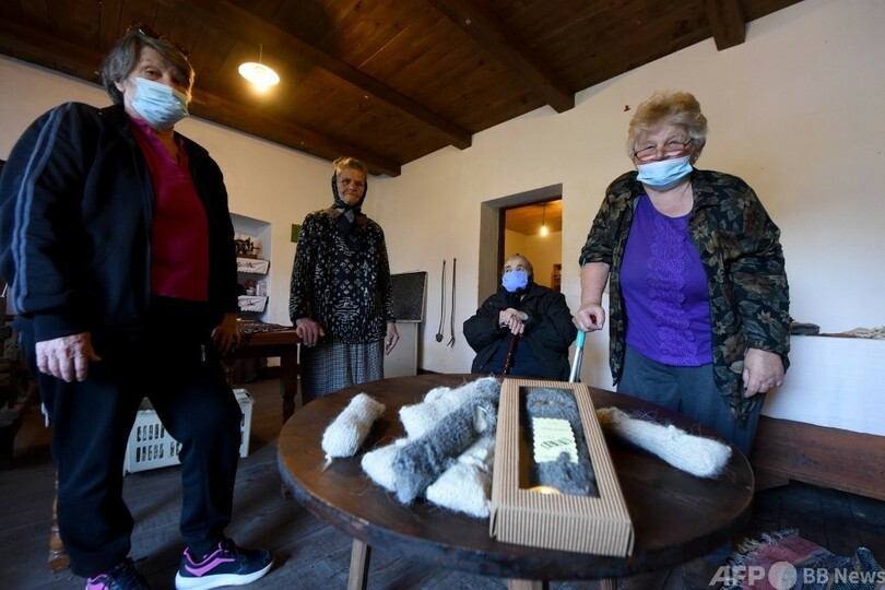 手編みの股間プロテクター、クロアチアの村土産に人気