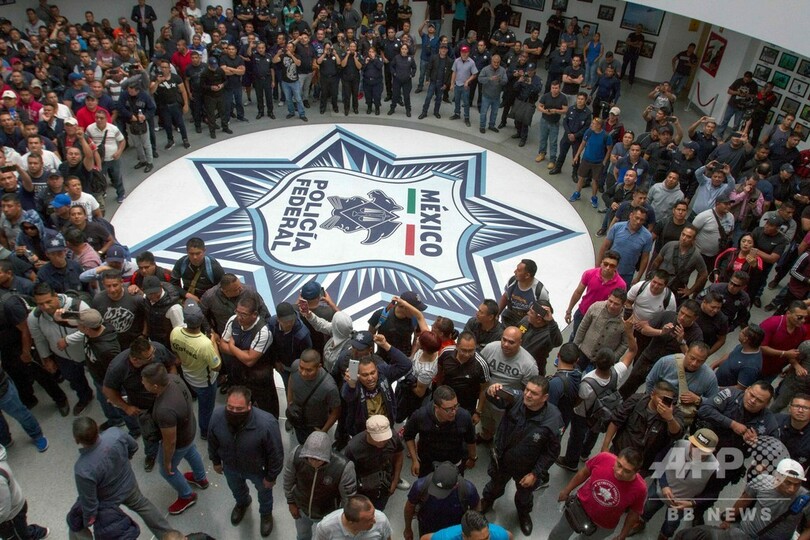 国家警備隊と連邦警察の統合案に大勢の警官が抗議、メキシコ