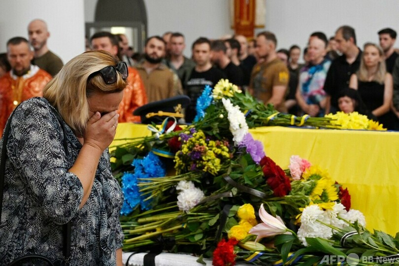 「キーウの幽霊」葬儀に多数参列 ウクライナ空軍のエース