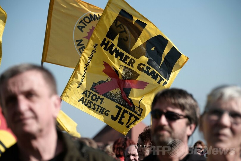 仏独国境で脱原発デモ、福島事故から3年控え