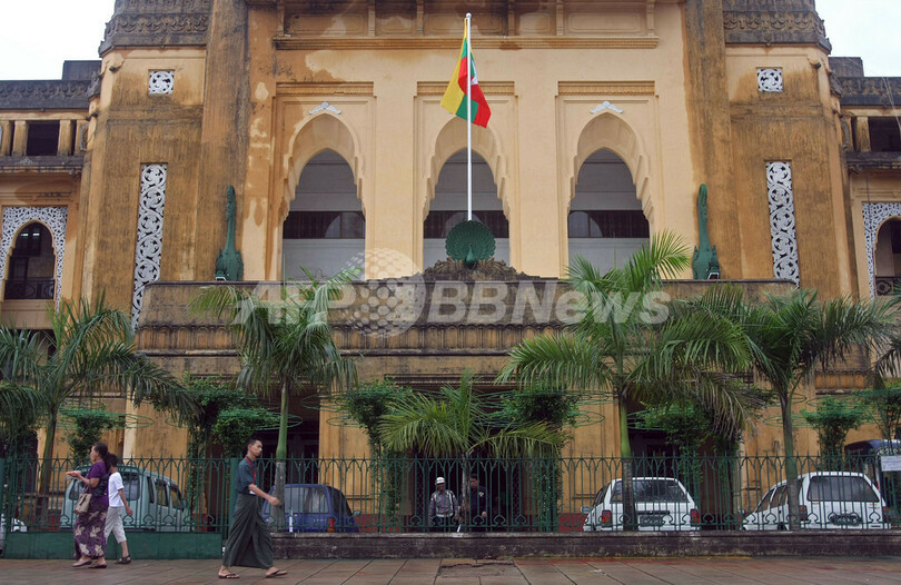 ミャンマー軍政、国旗を変更