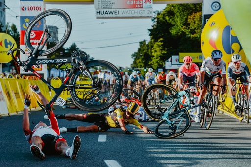 23歳新鋭がレース事故で昏睡、所属先は「犯罪行為」と非難 自転車 写真