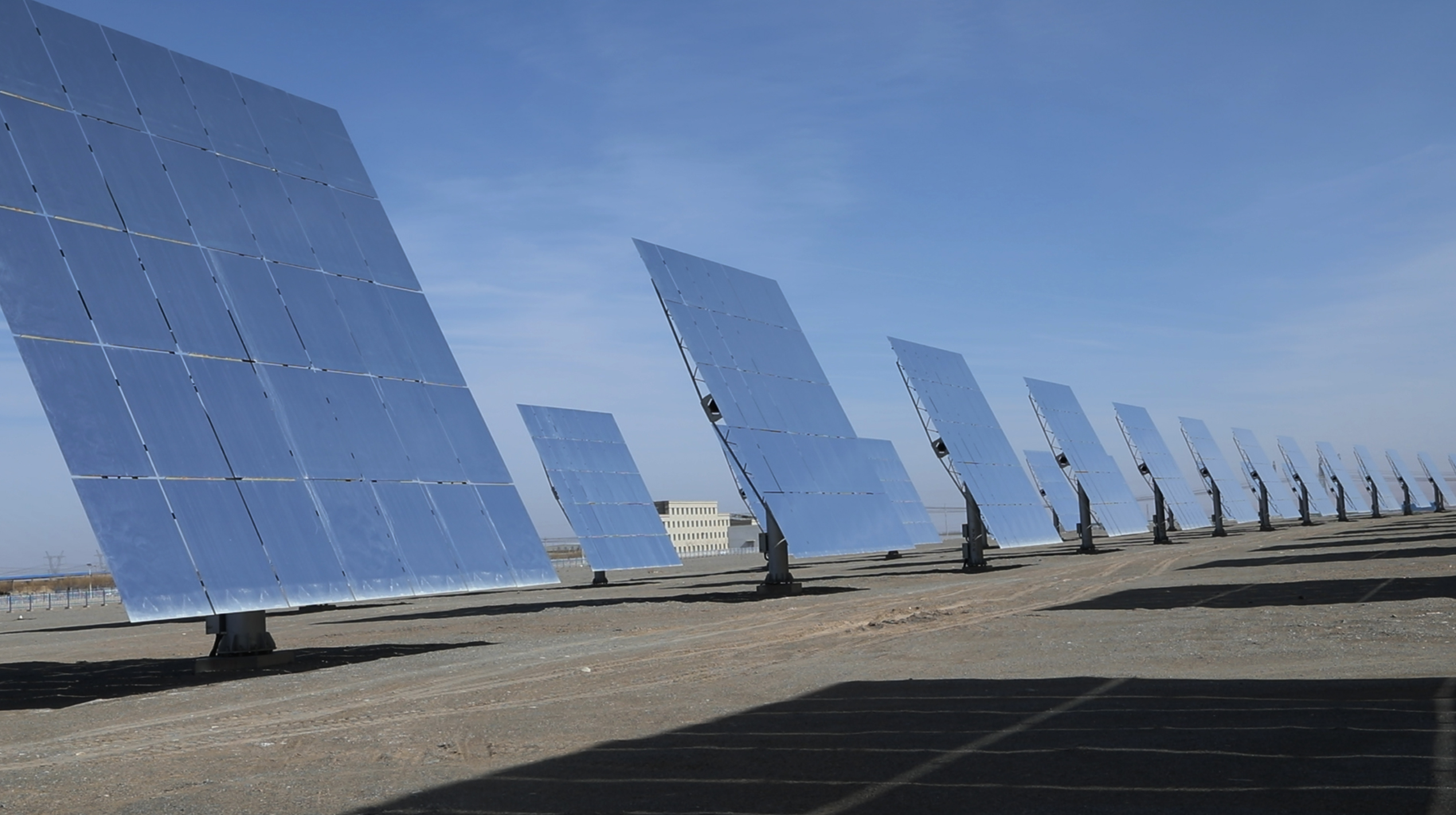 ミラー１万２千枚を使った再生可能エネルギー発電所 中国 敦煌市 写真16枚 国際ニュース Afpbb News