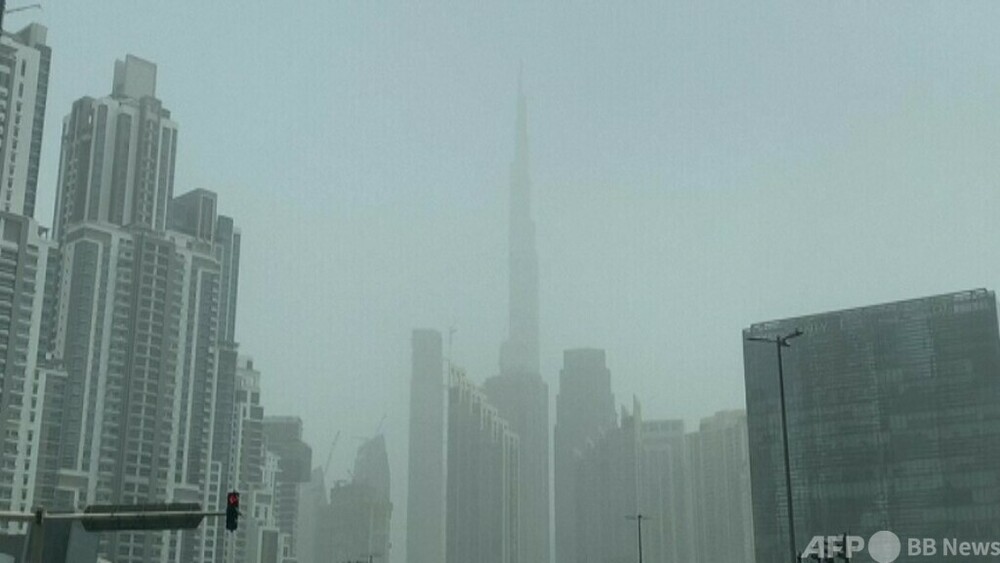 動画 世界一高いビル 砂嵐でかすむ Uae 写真1枚 国際ニュース Afpbb News