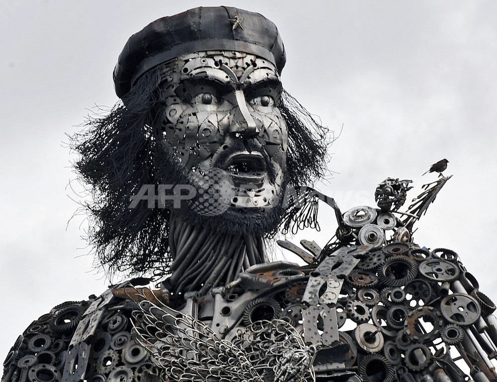 革命的アート？斬新なゲバラ像、ボリビア 写真6枚 国際ニュース：AFPBB