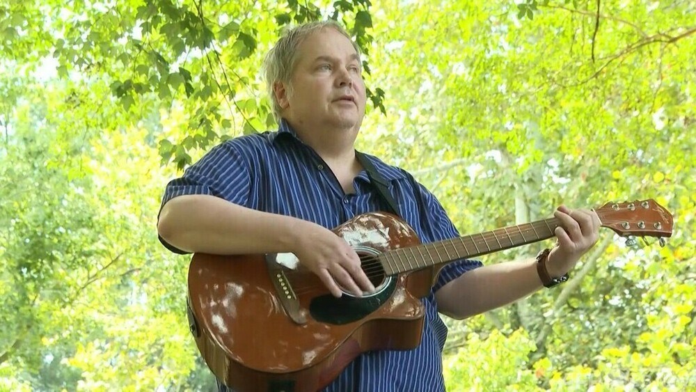 字幕：レーガン大統領暗殺未遂のヒンクリー氏 音楽活動に込める思い 写真1枚 国際ニュース：AFPBB News