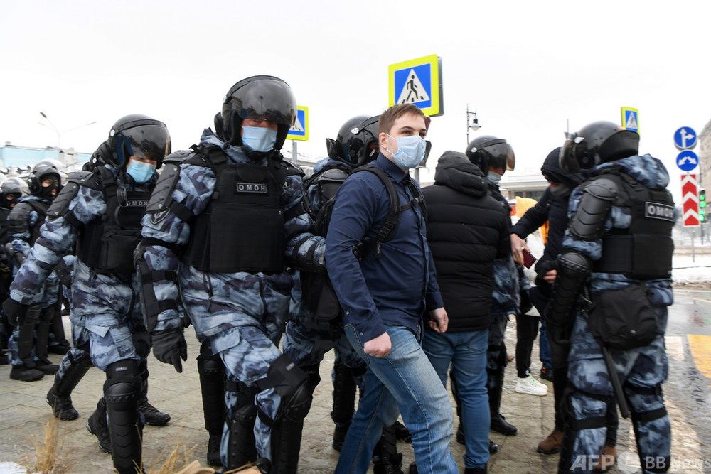 ロシア抗議デモ、1000人以上拘束 ナワリヌイ氏の釈放求め