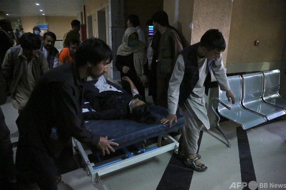 アフガン首都の女子校近くで爆発、生徒ら30人以上死亡
