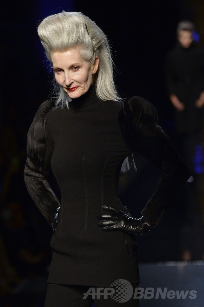 「ひげ面の女装歌手」も登場、J.P.ゴルチエ14/15年秋冬オートクチュール