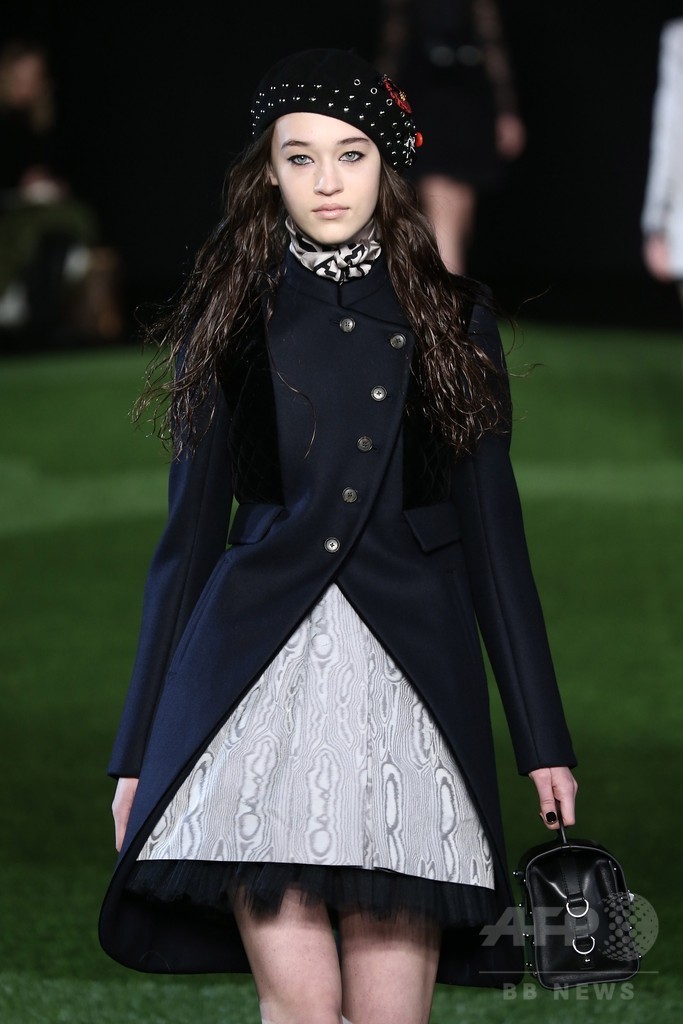 若者へのメッセージを服に、「マーク BY マーク ジェイコブス」15/16年秋冬