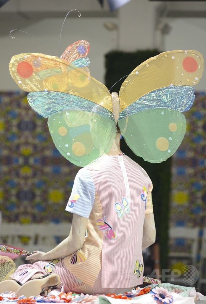 花に蝶、テニスにバドミントンにラケットの妖精、「トム・ブラウン」15年春夏コレクション舞台裏