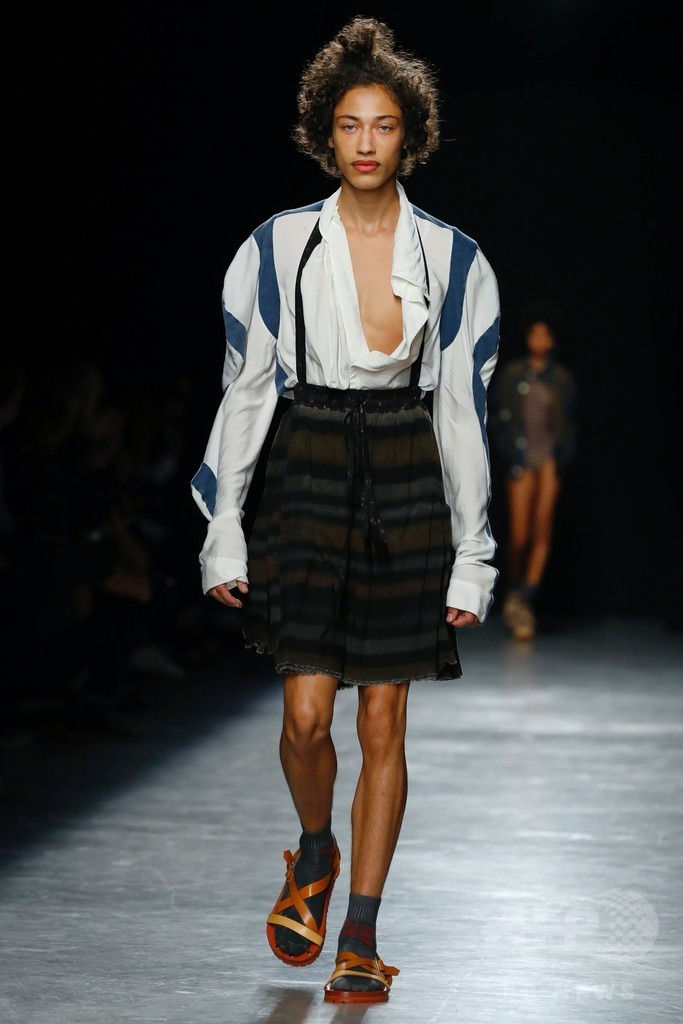 「アンドレアス・クロンターラー フォー ヴィヴィアン・ウエストウッド」17年春夏