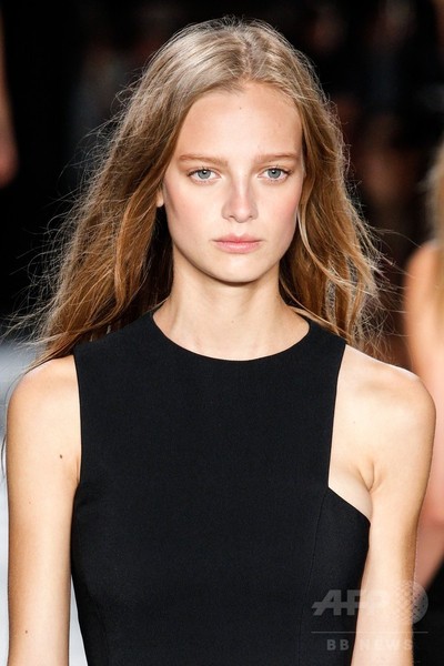 アンソニー・バカレロとコラボ、「ヴェルサス ヴェルサーチ」15年春夏