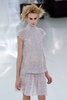 フランス・パリ市内で発表された「シャネル（CHANEL）」14年春夏オートクチュールコレクション（2014年1月21日撮影）。(c)AFP/PATRICK KOVARIK