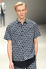 15年春夏「メルセデス・ベンツ ファッション・ウィーク 東京（Mercedes-Benz Fashion Week TOKYO）」で新作を発表したミスター・ジェントルマン（MR.GENTLEMAN）（2014年10月18日撮影）。(c)AFPBB News/JFWO/MBFWT