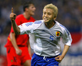 サッカーW杯日韓大会グループH、日本対ベルギー。ゴールを決め喜ぶ稲本潤一（2002年6月4日撮影）。(c)AFP PHOTO /PEDRO UGARTE