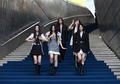 ソウルファッションウィークに登場した韓国の女性5人組グループ「NewJeans（ニュージーンズ）」のメンバー（2024年9月3日撮影）。(c)Jung Yeon-je / AFP