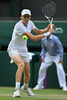 テニス、ウィンブルドン選手権、男子シングルス4回戦。リターンを打つヤニック・シナー（2023年7月9日撮影）。(c)Glyn KIRK / AFP