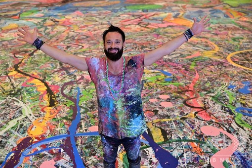 変な世界の絵 世界最大の絵でギネスに挑戦 英アーティストが慈善事業で制作 写真20枚