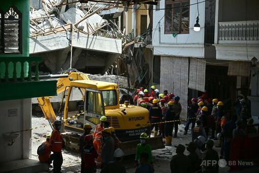 インドネシア寄宿学校崩壊、91人閉じ込めの恐れ 当局発表 写真8枚 国際