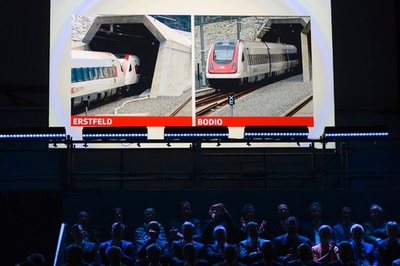 世界最長の鉄道トンネル開通、青函より長い57キロ スイス