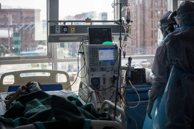 吸入型コロナ治療薬で重症化リスク大幅減、英企業が暫定結果発表