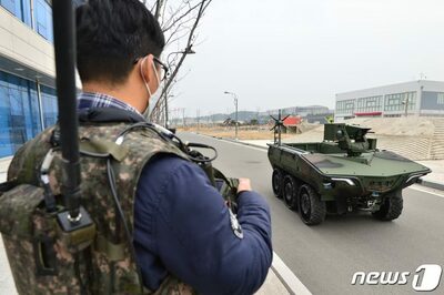 「ハイパークローバX」が戦場へ…韓国ネイバーが挑む「通信遮断でも動く移動型AI指揮所」