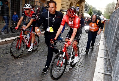 【今日のジロ】デュムラン「総合終わった」、終盤の集団落車で負傷