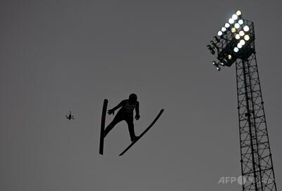 スキージャンプのスーツ改造疑惑、ノルウェー連盟がコーチら3人解雇