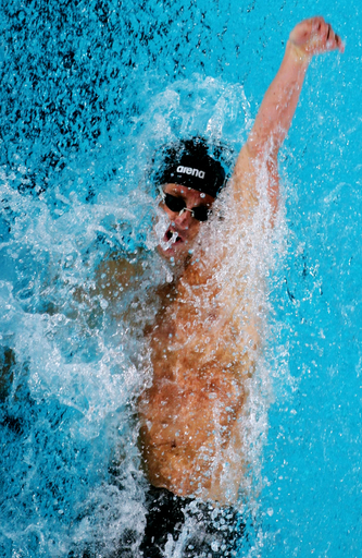 ピアソル 男子100メートル背泳ぎで世界新記録