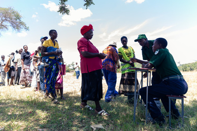 「青空と行列」