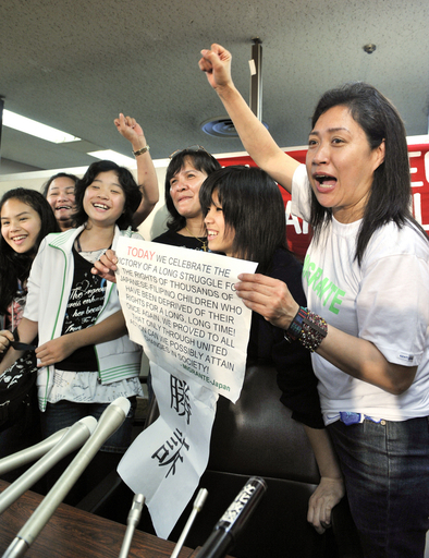 婚姻要件の国籍法は違憲、婚外子訴訟で 最高裁