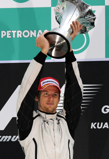 豪雨によりレースは打ち切りに バトンが開幕2連勝、マレーシアGP