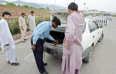 パキスタン大統領、非常事態宣言はなしと決断