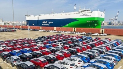 9500台積み自動車運搬船、初航海で欧州へ