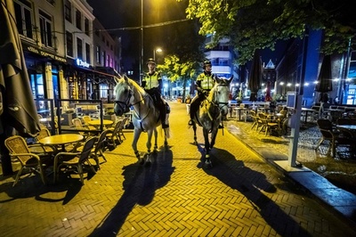 オランダ首相が謝罪、コロナ対策緩和は判断ミス 新規感染者急増で