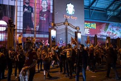 リバプールファンがCL制覇に歓喜、アンフィールドの外でも