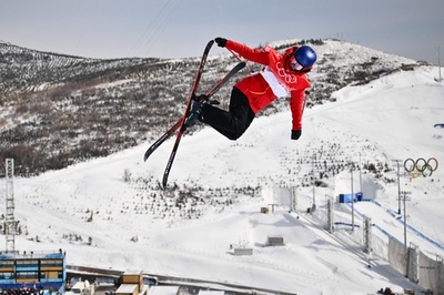 谷愛凌が予選断トツ 北京五輪、スキー女子ハーフパイプ
