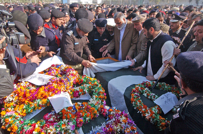 14人死亡の爆弾事件、政府が早急な捜査および安全対策強化を支持 - パキスタン