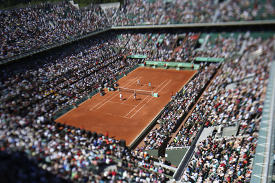 開幕控え出場選手らがイベントでエキシビションマッチ、全仏オープン